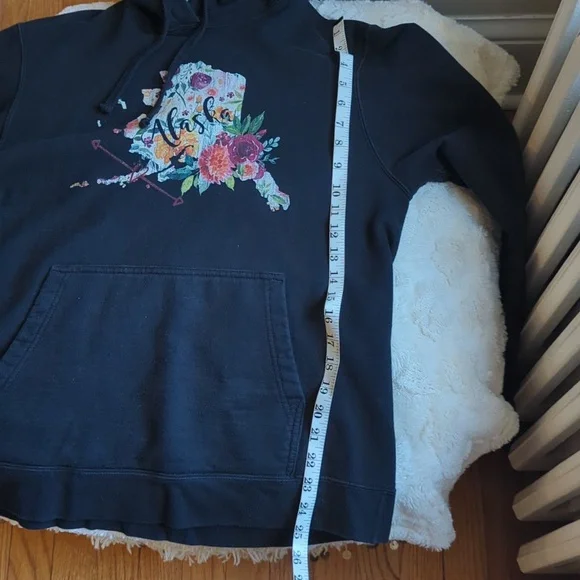 Floral Graphic Black Alaska Hoodie Size Medium - Picture 7 of 7